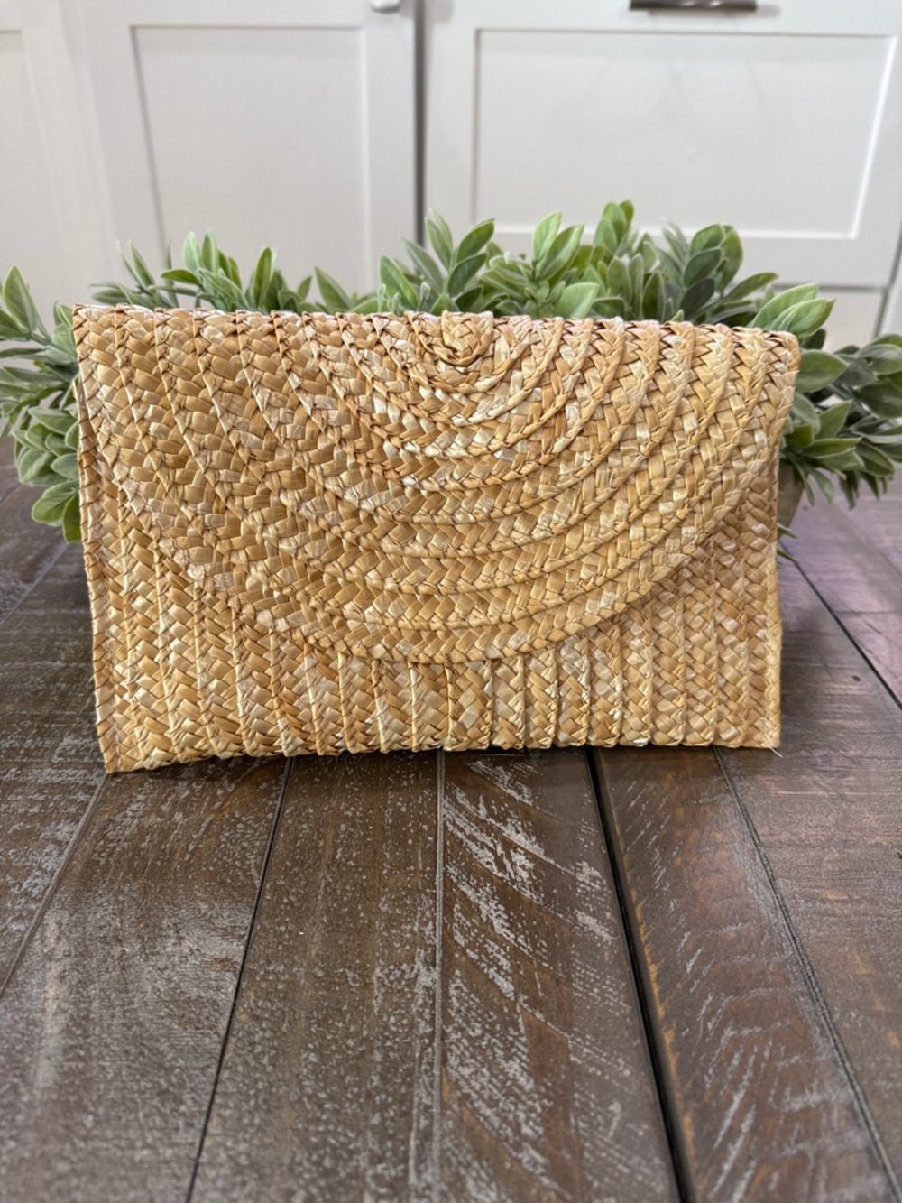 Freie Liebe Tan Woven Straw Summer Envelope Clutch